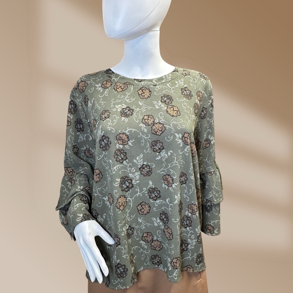 Massini  Ladies Size XL Bell Flutter Sleeve Autumn Green Slight High Low Blouse